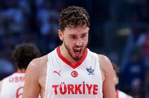 申京：我是团队球员 为了赢球要我防守我就防守 要我进攻我就进攻