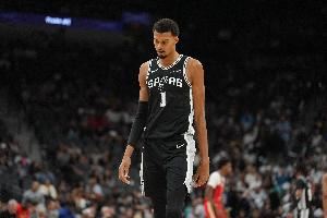 张佳玮:文班进攻端真得收着用 5连胜时我还说健康打完争dpoy就行