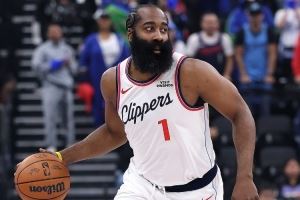 不容易!哈登突破上篮打破个人下半场得分荒 此前已6投不中